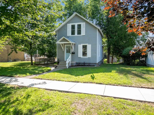 319 N Rowe St, Ludington, MI 49431