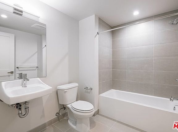 5th image of 3726 Kelton Ave #101