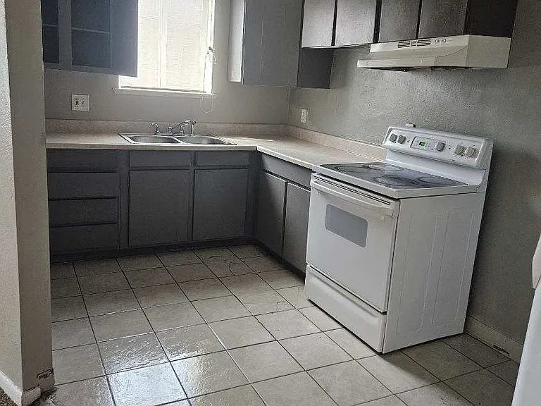 1363 Yosemite St #16 — Photo 1