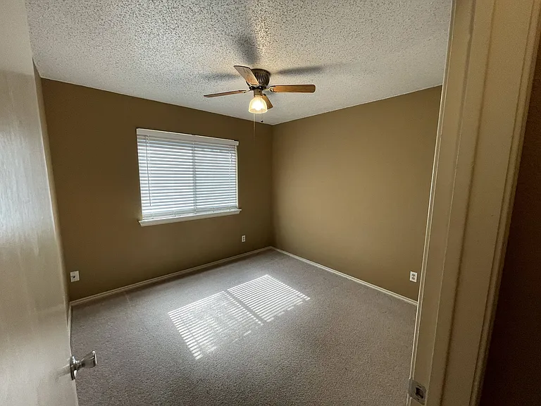 3202 Fairview Dr — Photo 15