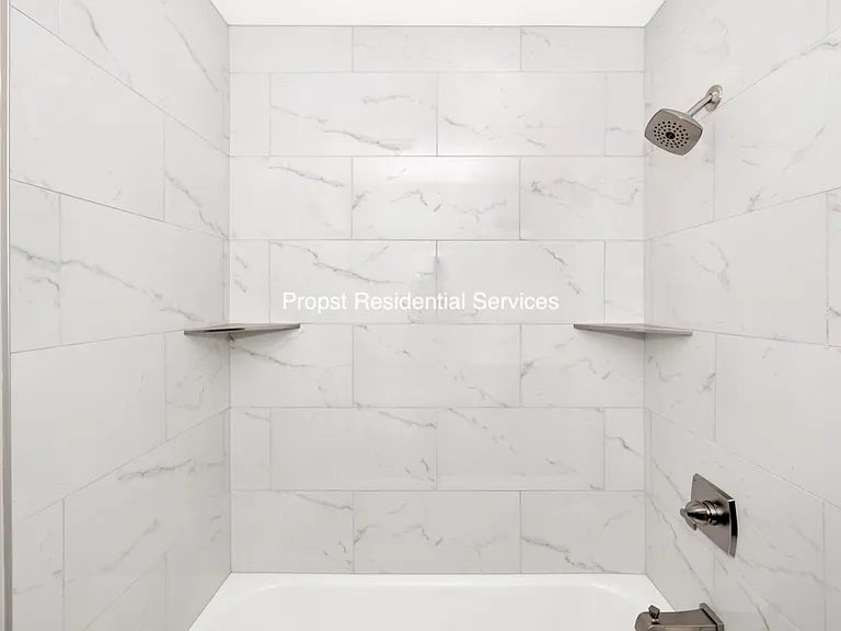 1616 McCullough Ave NE — Photo 24