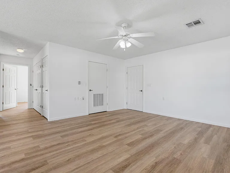 726 E Sunset St — Photo 7