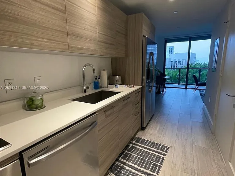 121 NE 34th St #1015 — Photo 1