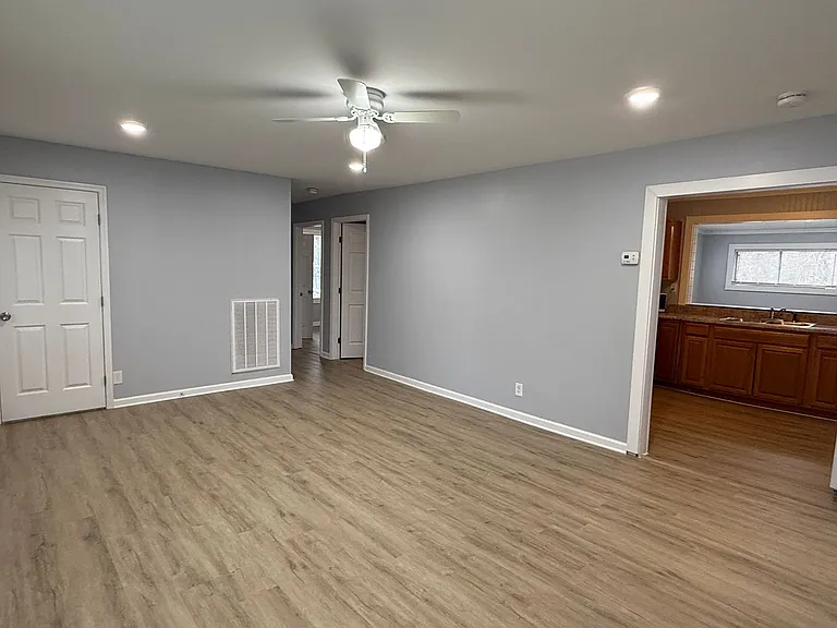 456 Warren St — Photo 9