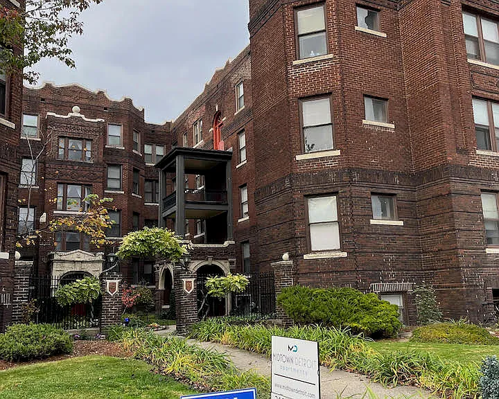 Phillips Manor — Photo 2