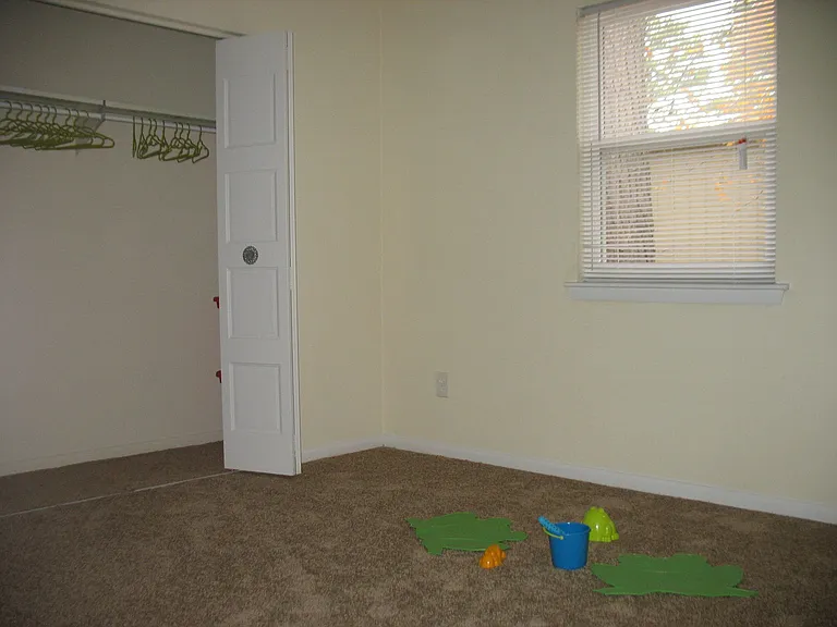 Vantage Apartments — Photo 25