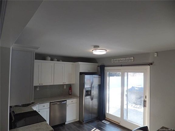 4th image of 40 S Columbia St