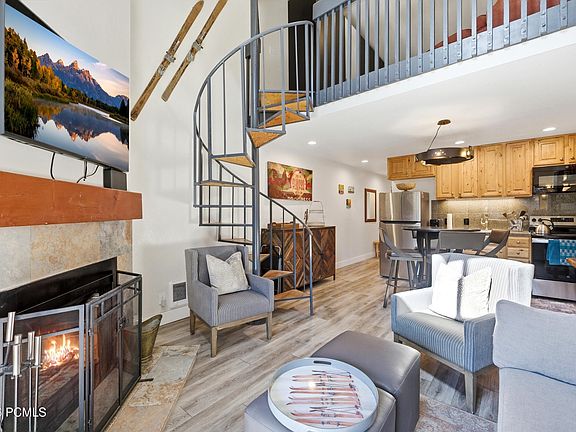 5th image of 1530 Empire Ave #302