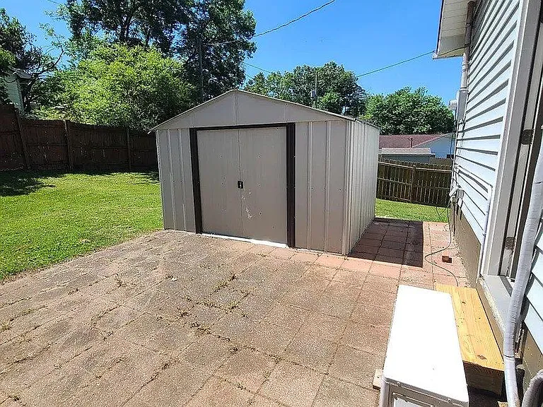 613 Haverford Ln — Photo 15