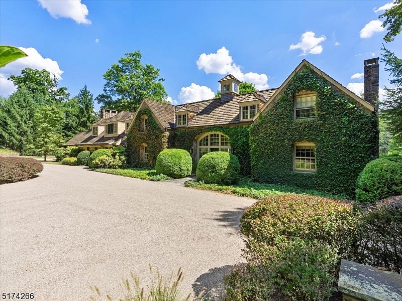 1st image of 30 Peachcroft Dr
