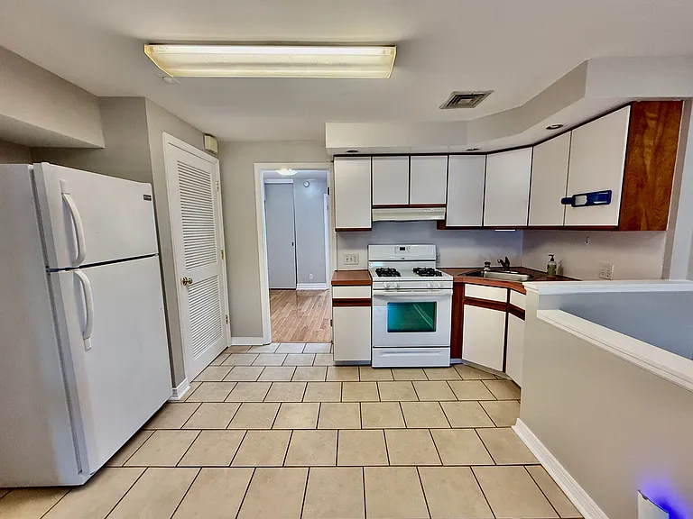 2205 Fitzwater St #3 — Photo 10