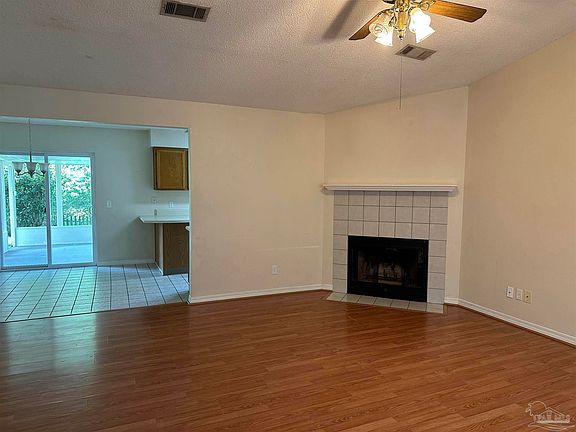 4th image of 425 Peppertree Ter