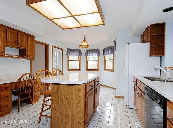 4th image of 105 N Whispering Hills Dr