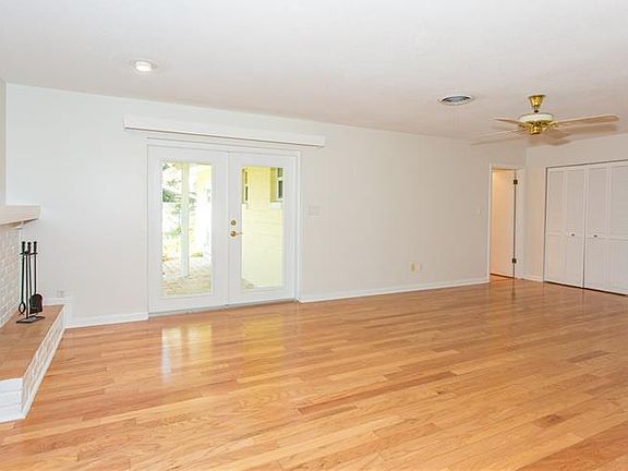 3rd image of 643 Greene Dr