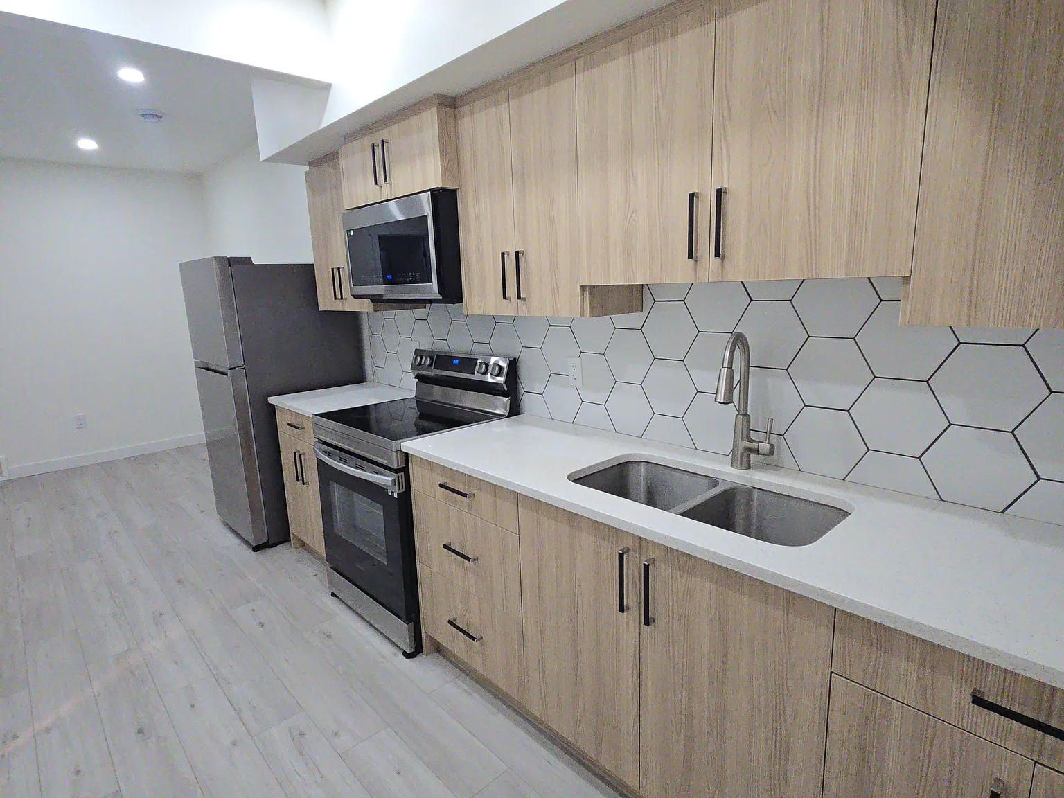 601 Corner Meadows Way NE - Unit B — Photo 3