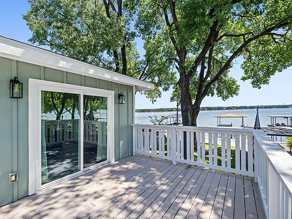 3rd image of 712 W Lake Dr