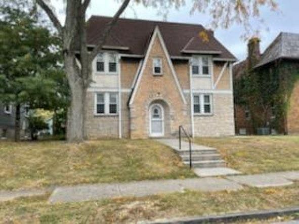1st image of 2374 Glenmawr Ave APT A