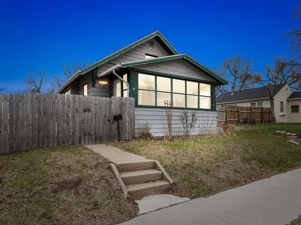 849 Center Point Rd NE, Cedar Rapids, IA 52402