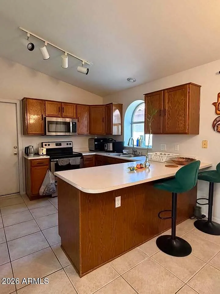 3 bed, 2.0 bath, 1412 sqft, $2,400 — Photo 4