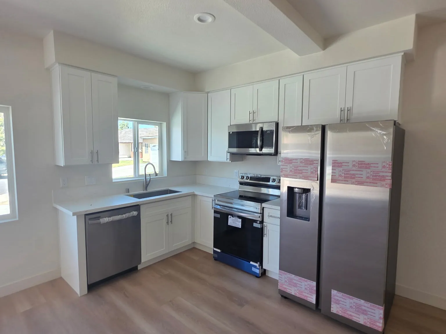 3 bed, 1200 sqft, $3,000 — Photo 3