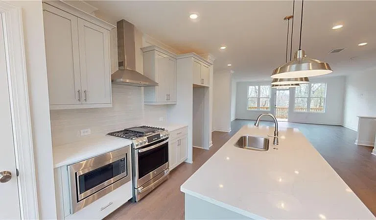 141 Basil St — Photo 8