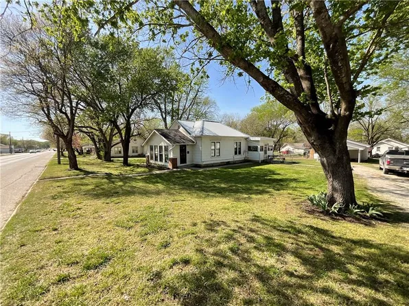 1717 E Wall St, Fort Scott, KS 66701