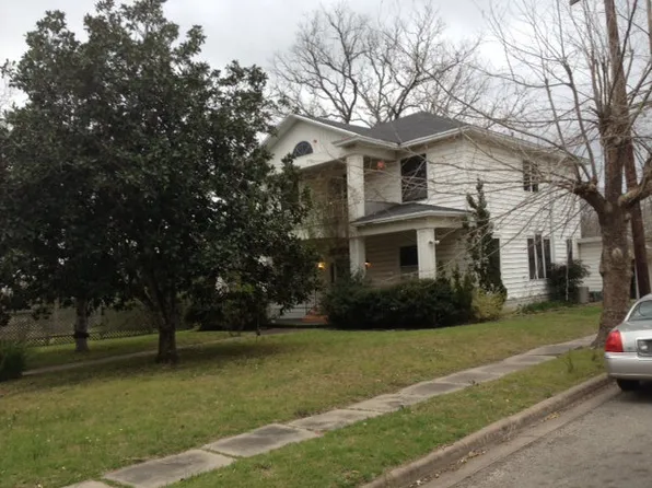 600 E Gonzales St, Yoakum, TX 77995