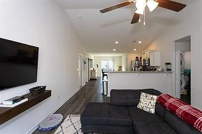 415 Conifer St — Photo 4