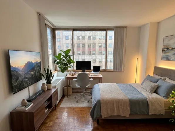 350 West 50th Street image 1 of 17