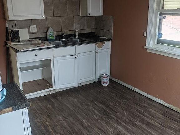 4th image of 774 E 256th St