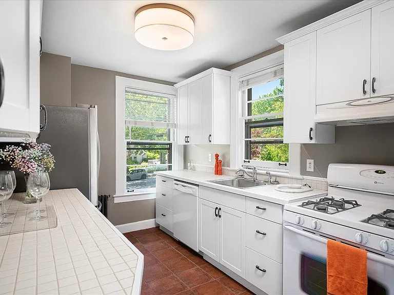 55-57 Chatsworth Ave #57 — Photo 8