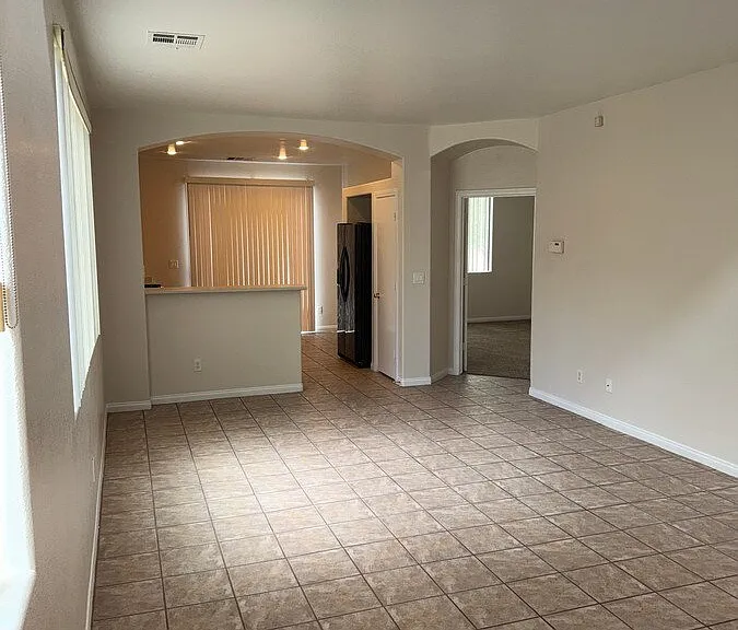 8475 Regal Hills Ct — Photo 7