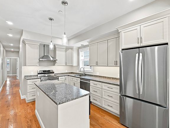 4th image of 517-519 E 3rd St #1