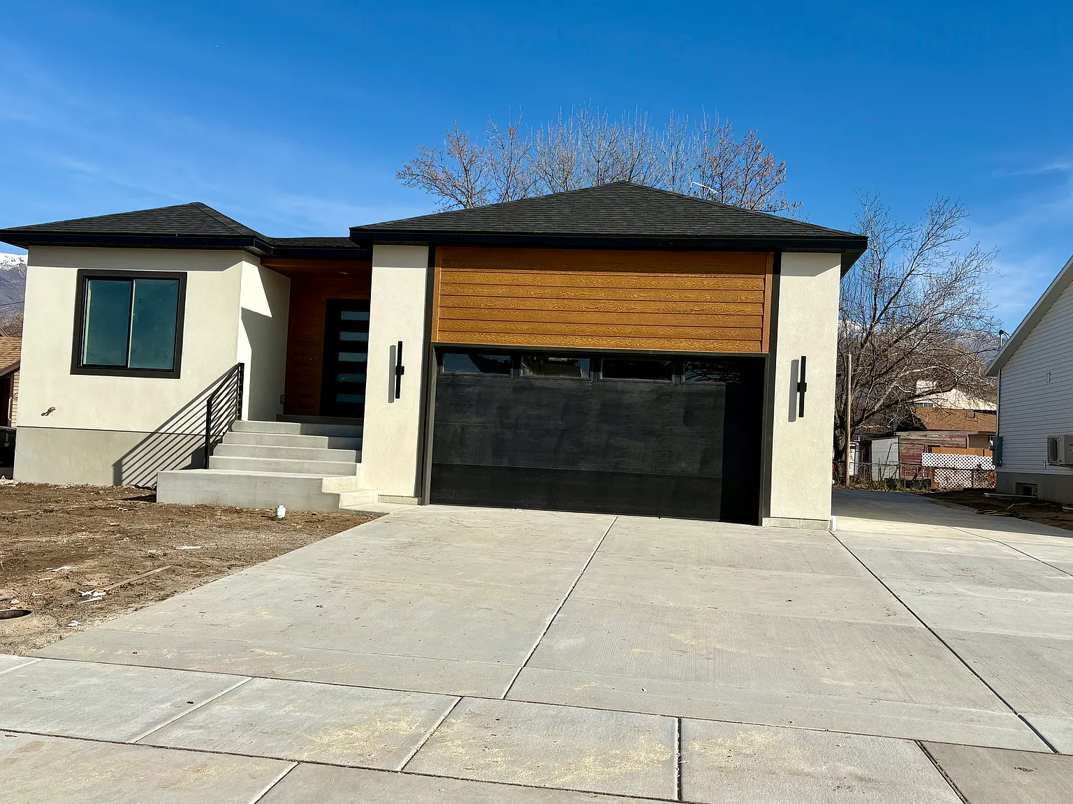 6 bed, 3200 sqft, $3,600 — Photo 2