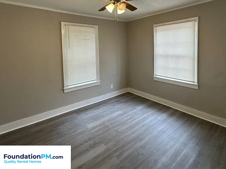 790 S Pkwy E — Photo 13