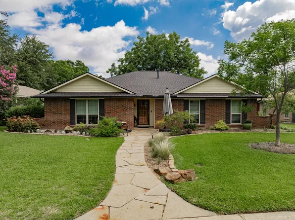 325 Los Santos Dr, Garland, TX 75043