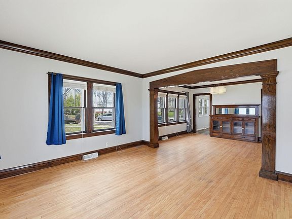 5th image of 2122 Willow Ave N