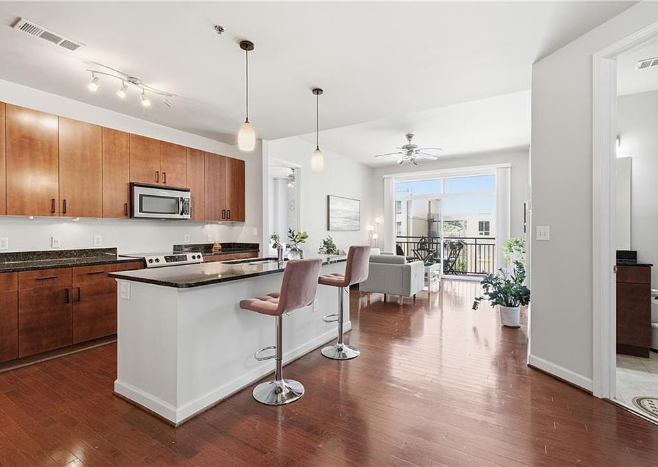 1st image of 711 Cosmopolitan Dr #326