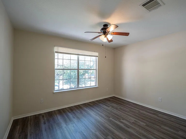 1710 Lomita Dr — Photo 10