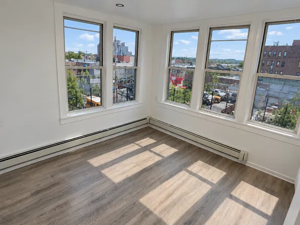18-48 126th St #3, College Pt, NY 11356