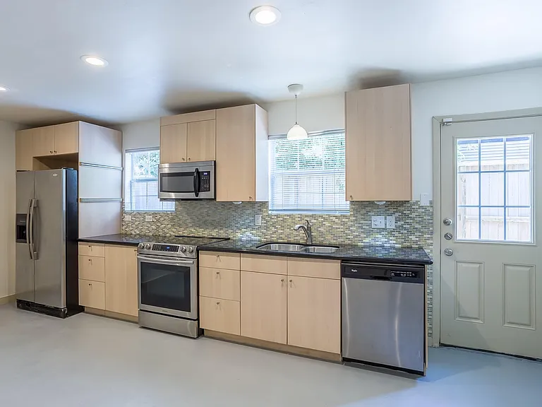 1420 W Alabama St #A — Photo 11