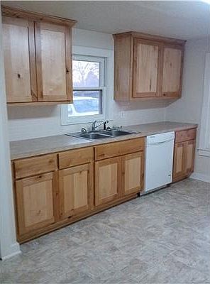 5th image of 454 Oak Park Four