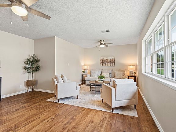 4th image of 809 Pershing Dr W