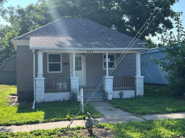 411 N Cottonwood St, Iola, KS 66749