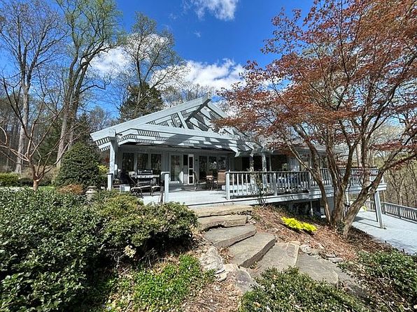 107 Mohican Rd