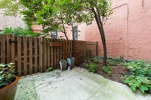 Rented by Akam Sales and Brokerage | media 21