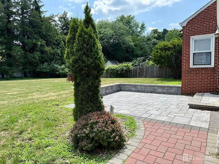 19 South Dr — Photo 26