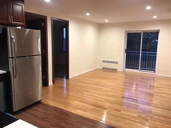 3rd image of 18 Bay 17 St Unit 3B