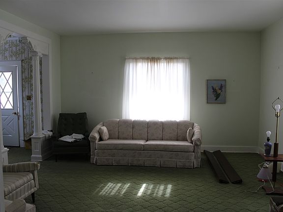 3rd image of 646 Huron St