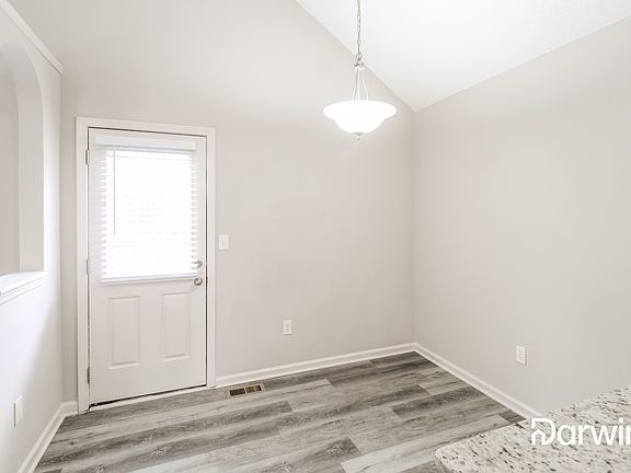 4th image of 204 Ashwood Dr